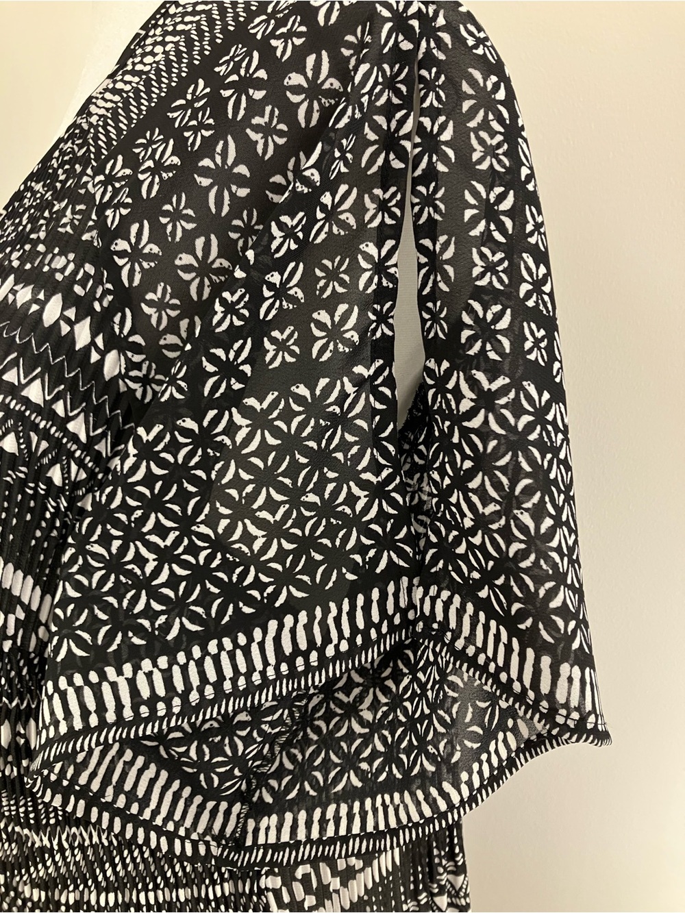 Catherines Black & White Printed Tunic with Keyhole Trimmed with Silver Beads - Picture 4 of 8